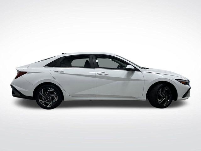2024 Hyundai Elantra Limited photo 2