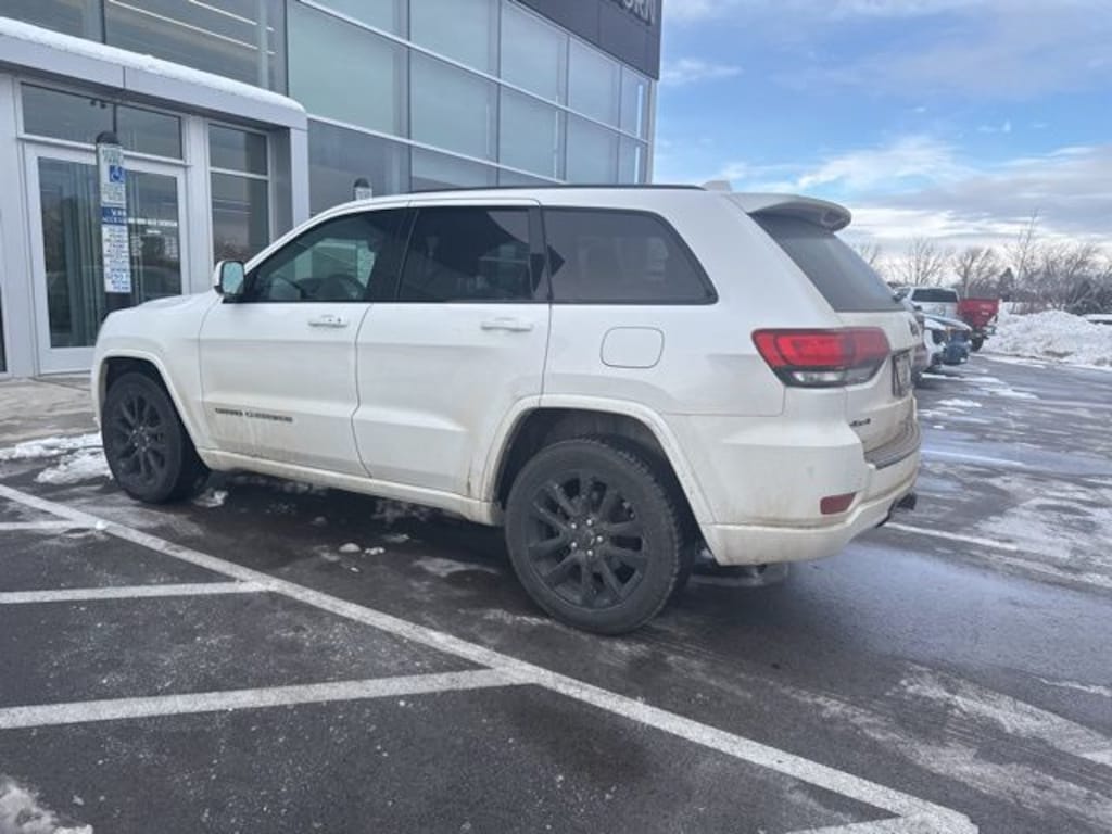 Used 2017 Jeep Grand Cherokee Altitude SUV