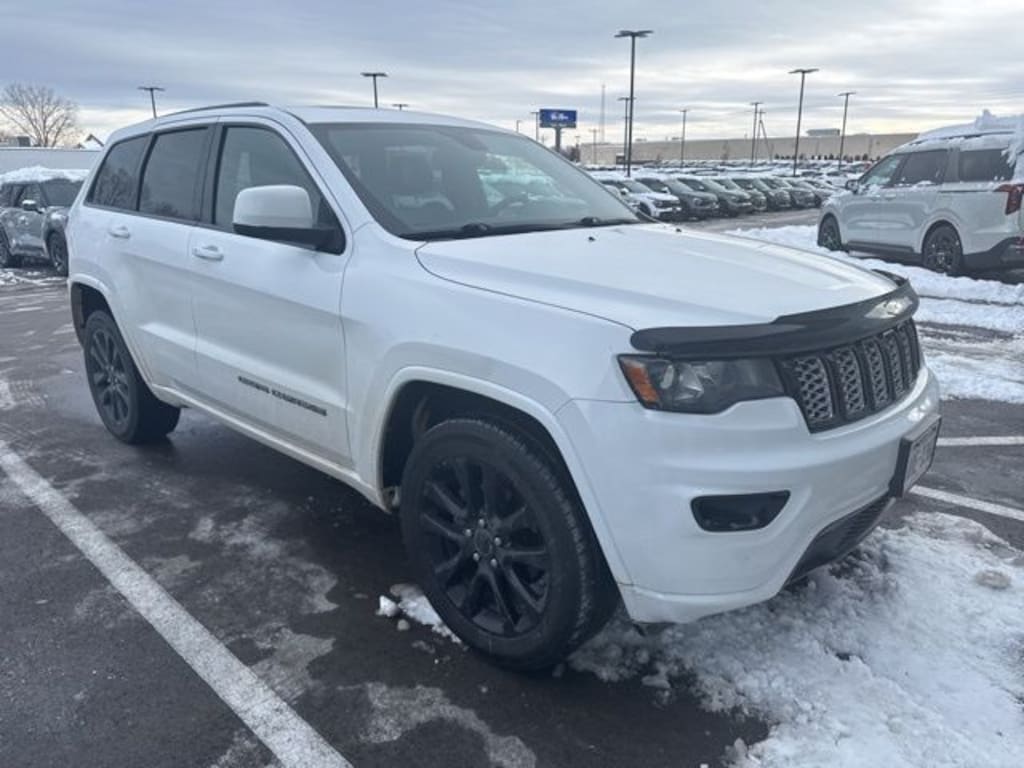 Used 2017 Jeep Grand Cherokee Altitude SUV