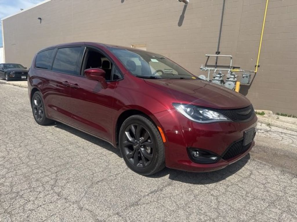 Used 2019 Chrysler Pacifica Touring Plus Minivan/Van