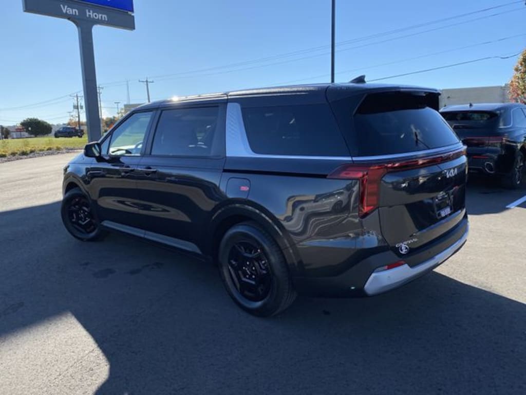 New 2026 Kia Carnival LXS Minivan/Van