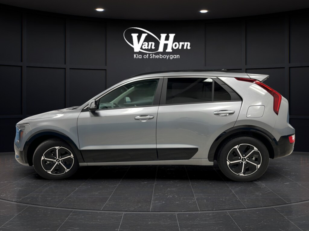 Used 2025 Kia Niro SX SUV