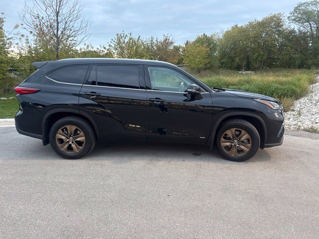 Used 2022 Toyota Highlander Hybrid Bronze Edition SUV