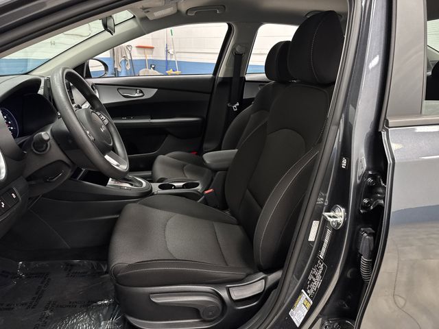 2024 Kia Forte LXS photo 4
