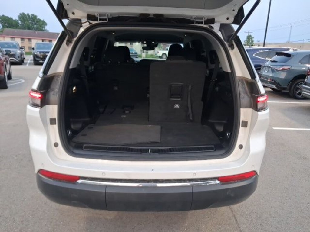 Used 2022 Jeep Grand Cherokee L Laredo SUV
