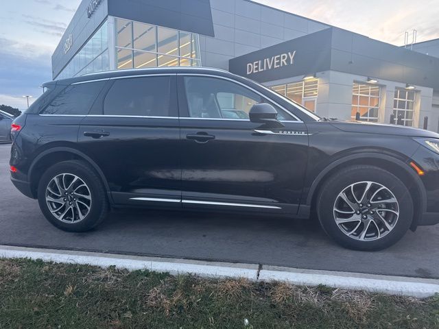 2020 Lincoln Corsair Standard photo 2