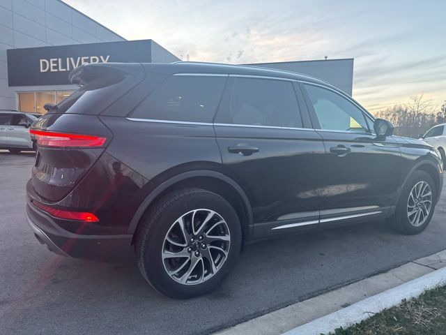 2020 Lincoln Corsair Standard photo 3