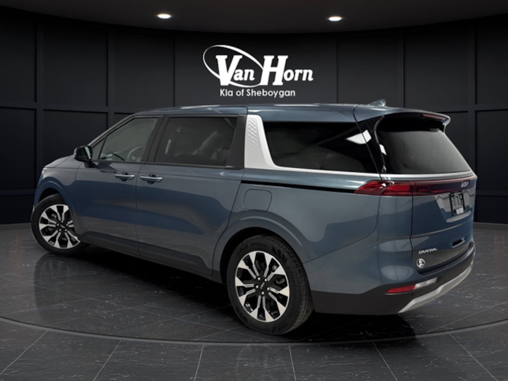 Used 2024 Kia Carnival EX Minivan/Van