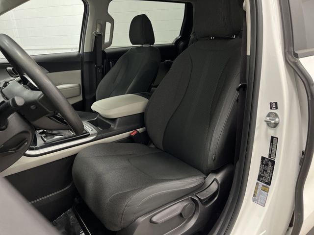 2022 Kia Carnival LX photo 4