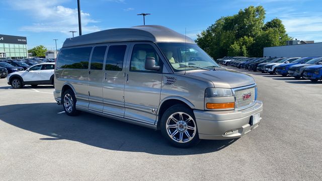 2013 GMC Savana's photo
