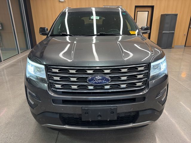 2017 Ford Explorer XLT photo 2
