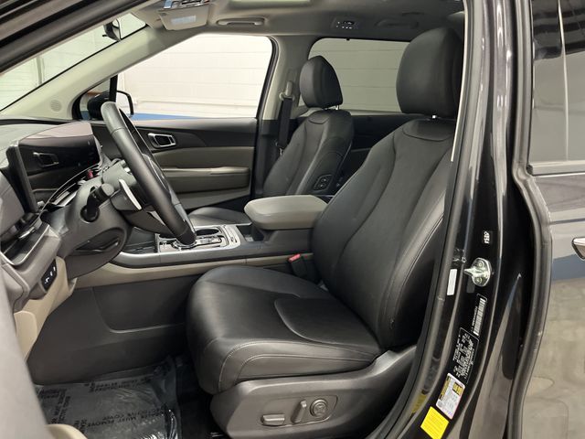 2025 Kia Carnival SX photo 3