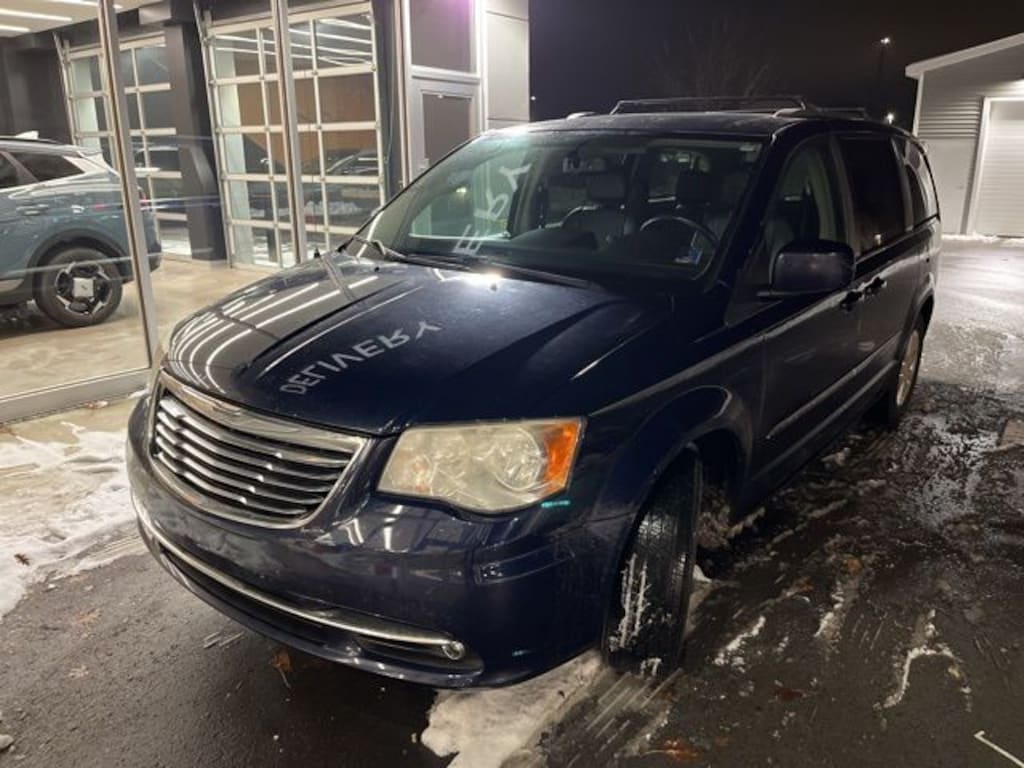 Used 2013 Chrysler Town & Country Touring Minivan/Van