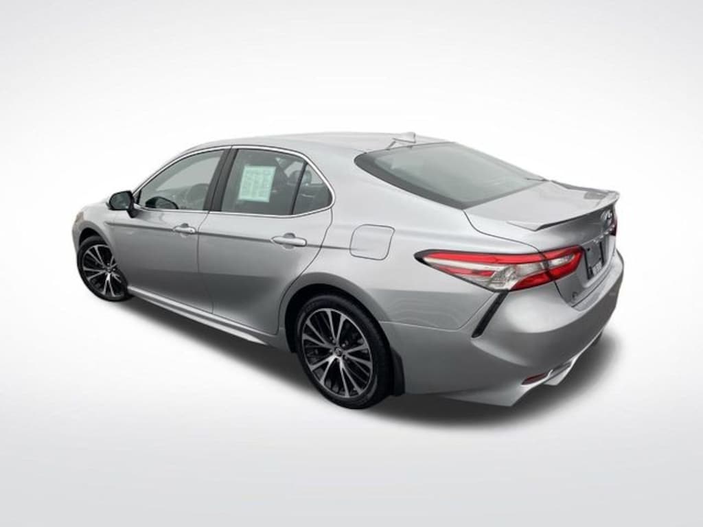 Used 2019 Toyota Camry SE Sedan