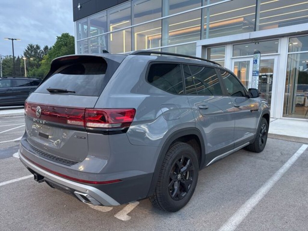 Used 2024 Volkswagen Atlas 2.0T Peak Edition SE w/Technology SUV
