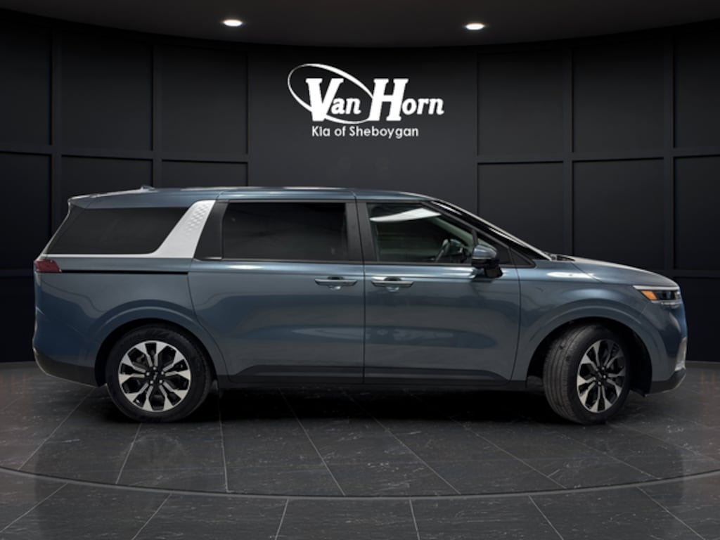 Used 2024 Kia Carnival EX Minivan/Van