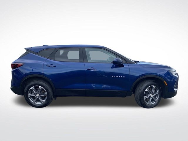 2023 Chevrolet Blazer 2LT photo 2