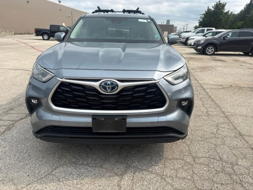 Used 2022 Toyota Highlander Hybrid LE SUV