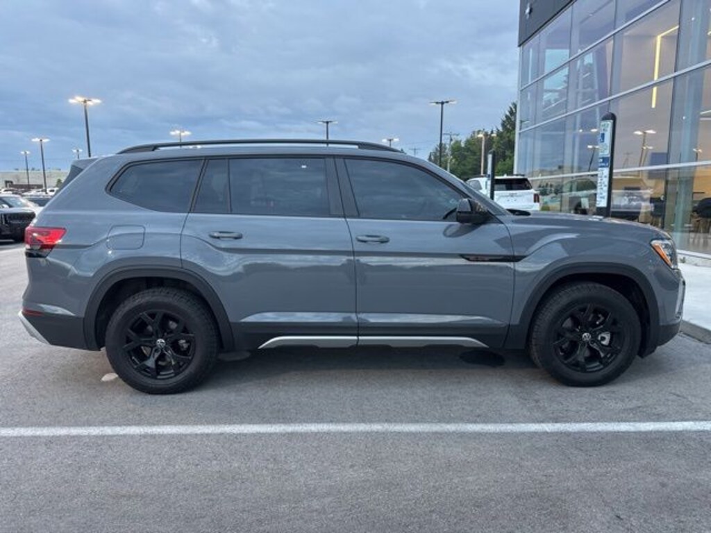 Used 2024 Volkswagen Atlas 2.0T Peak Edition SE w/Technology SUV