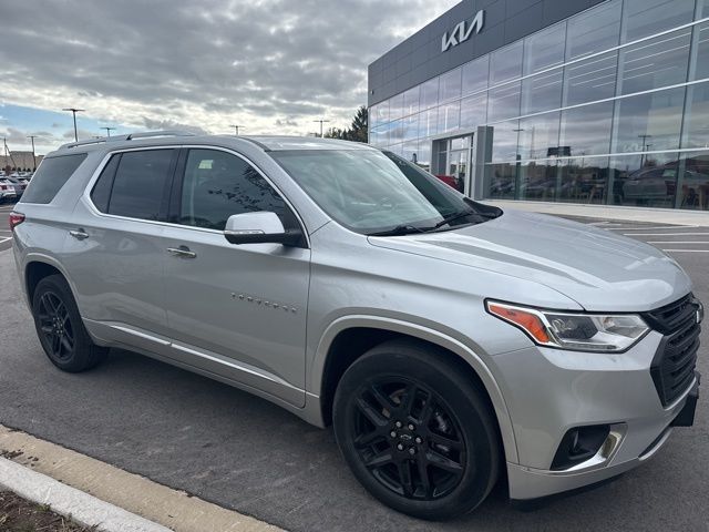 2021 Chevrolet Traverse Premier photo 3