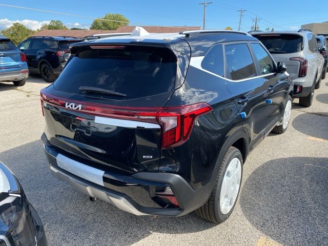 2026 Kia Seltos SX photo 2