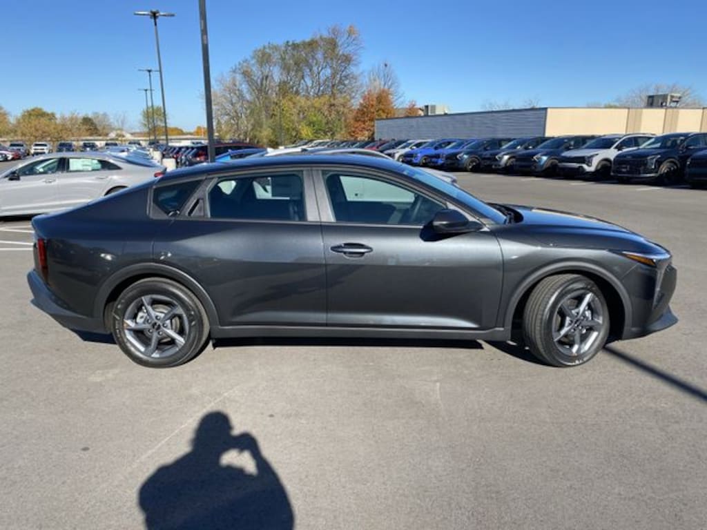 New 2025 Kia K4 LXS Sedan