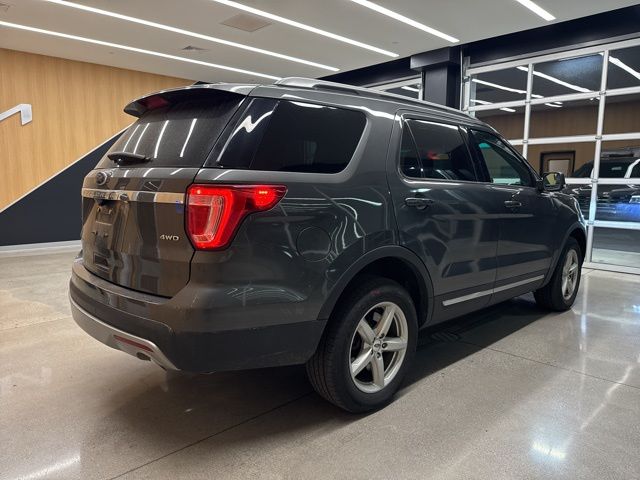 2017 Ford Explorer XLT photo 3