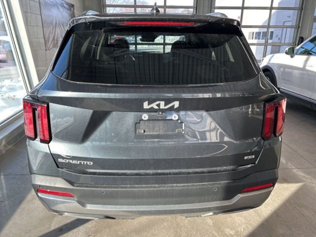 Used 2024 Kia Sorento S SUV