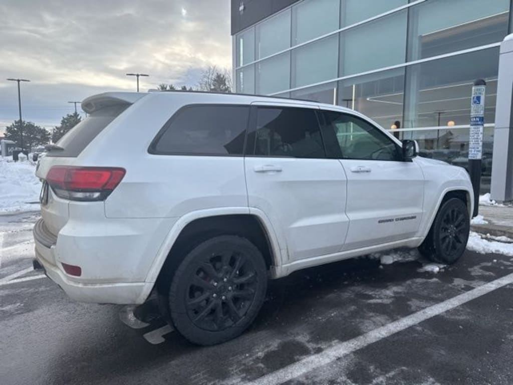 Used 2017 Jeep Grand Cherokee Altitude SUV
