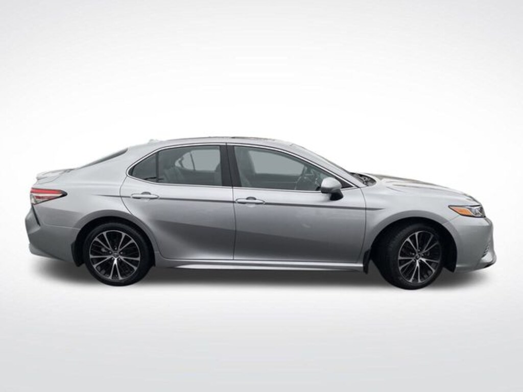 Used 2019 Toyota Camry SE Sedan