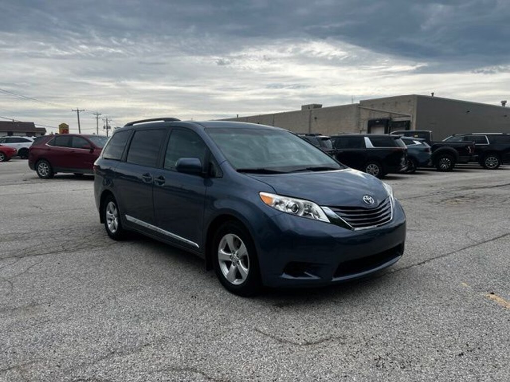 Used 2015 Toyota Sienna LE Minivan/Van