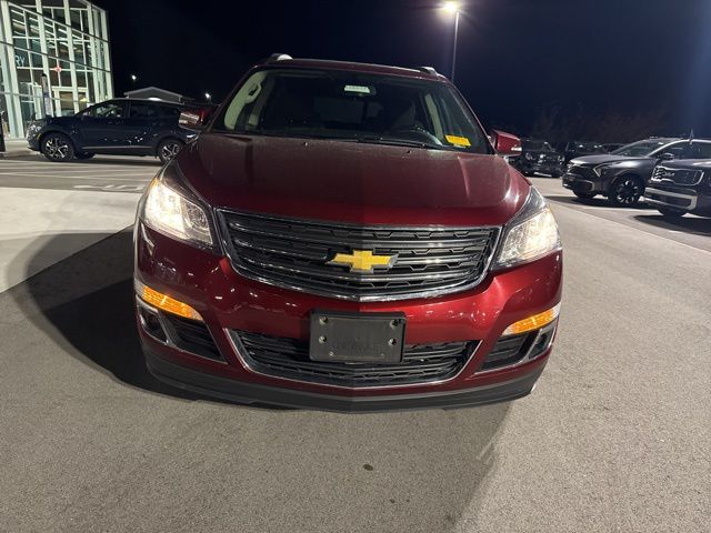 2017 Chevrolet Traverse 1LT photo 3