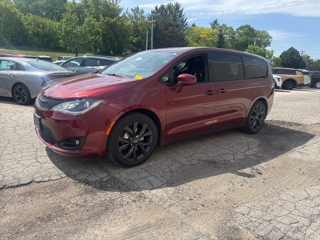 2019 Chrysler Pacifica Touring Plus's photo