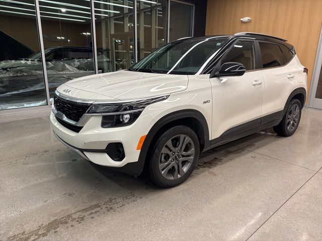 2023 Kia Seltos S's photo