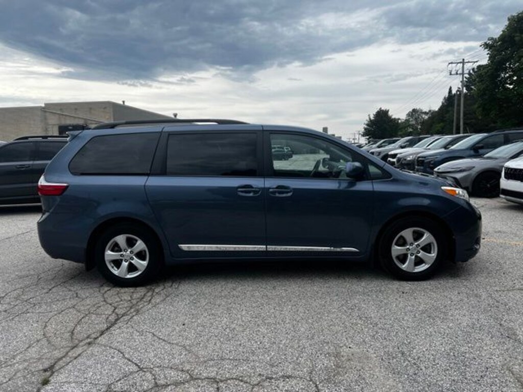 Used 2015 Toyota Sienna LE Minivan/Van