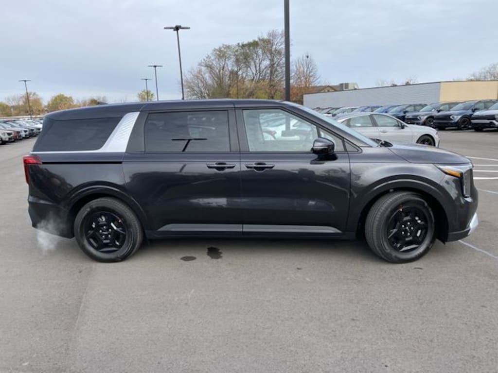 New 2026 Kia Carnival LXS Minivan/Van