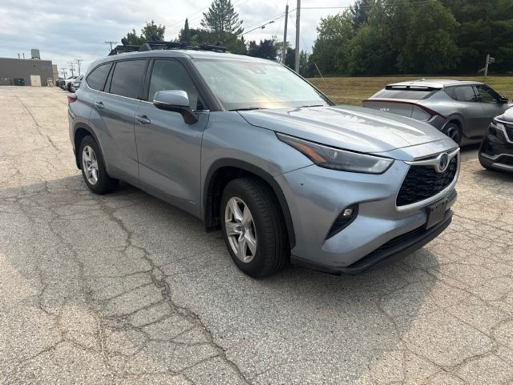 Used 2022 Toyota Highlander Hybrid LE SUV