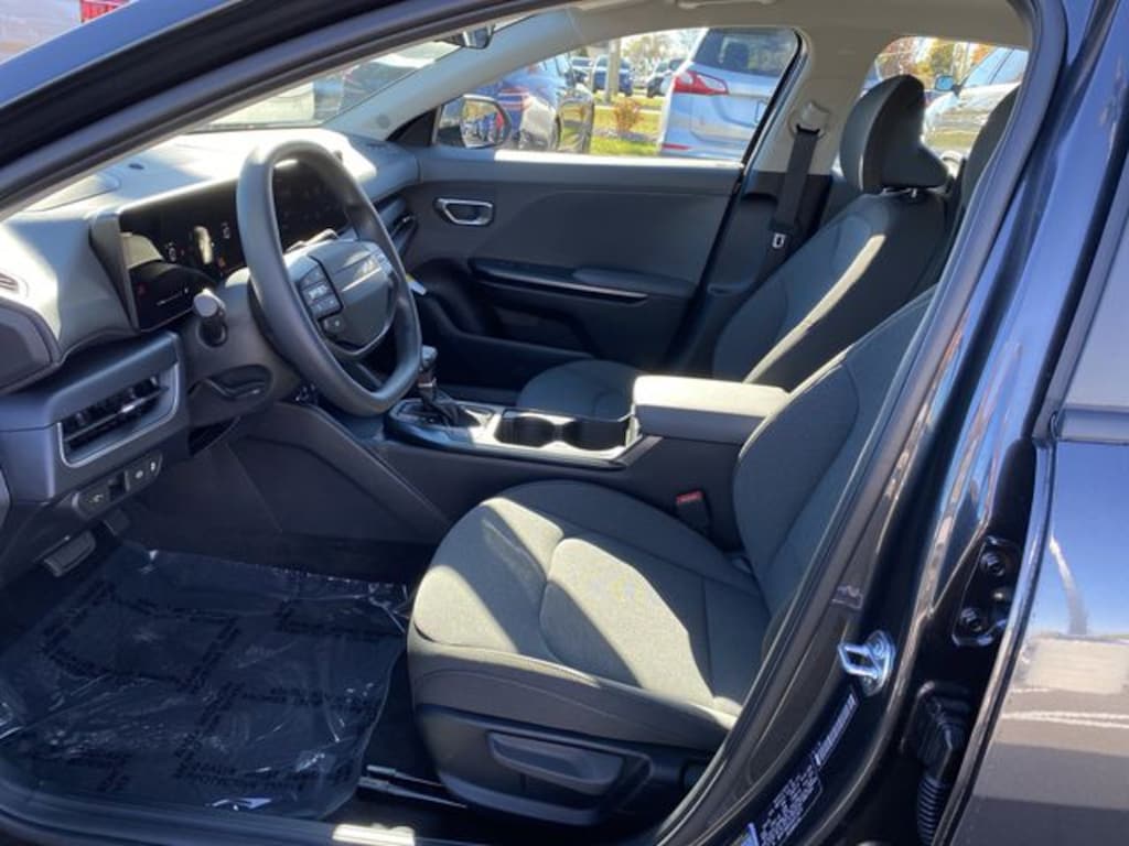 New 2025 Kia K4 LXS Sedan