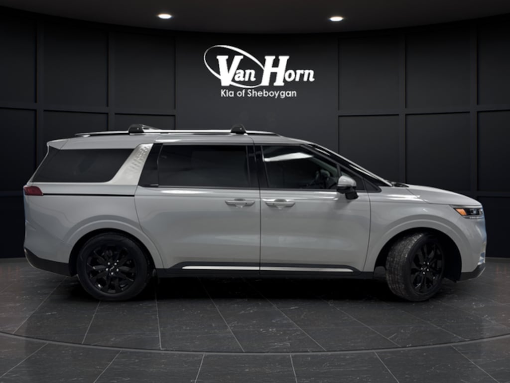Used 2024 Kia Carnival SX Prestige Minivan/Van