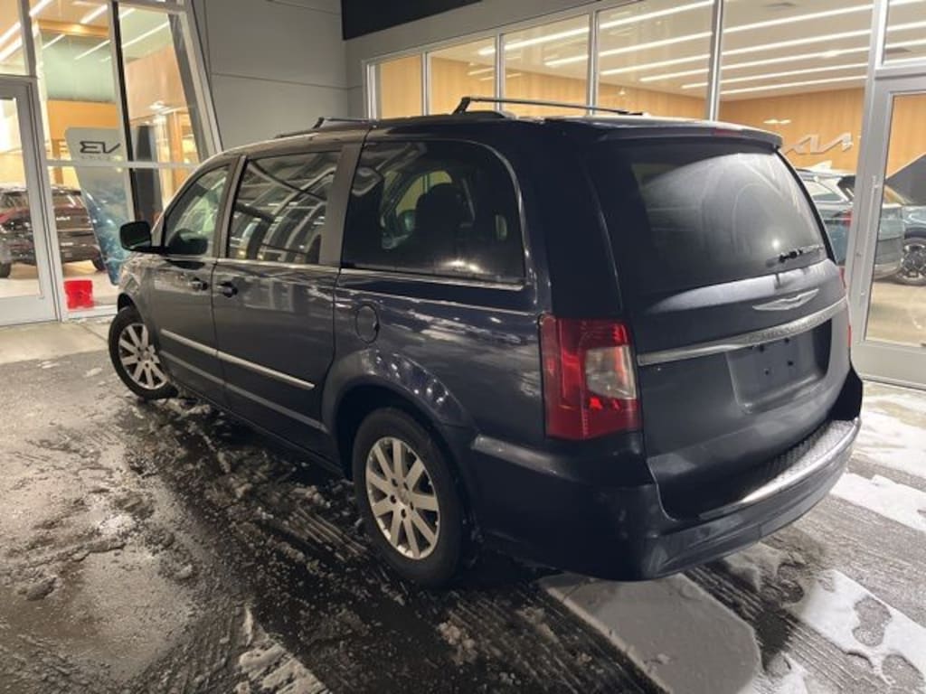 Used 2013 Chrysler Town & Country Touring Minivan/Van