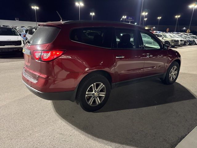 2017 Chevrolet Traverse 1LT photo 4