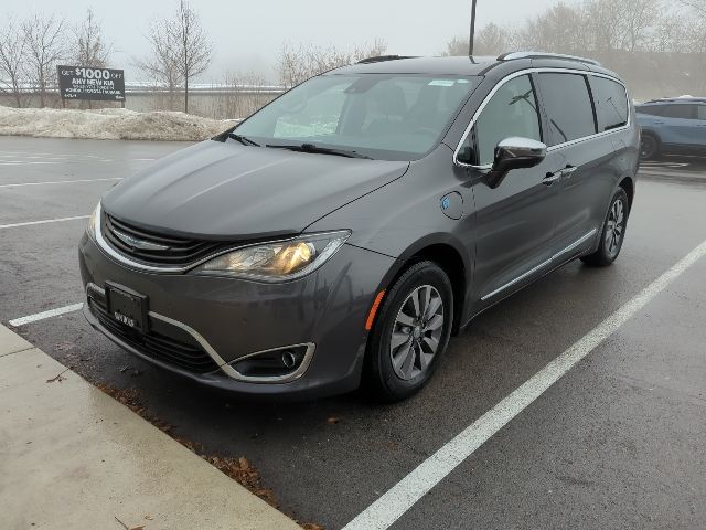 2019 Chrysler Pacifica Hybrid Limited's photo