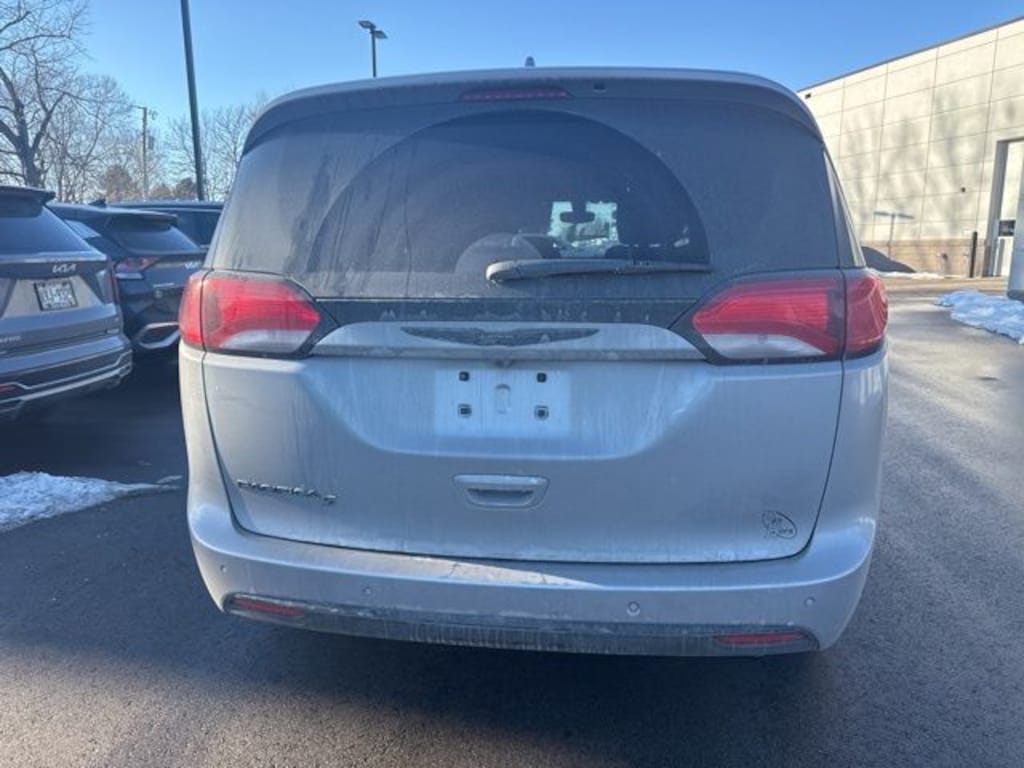 Used 2020 Chrysler Pacifica Touring Minivan/Van