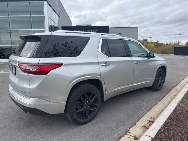 2021 Chevrolet Traverse Premier photo 2