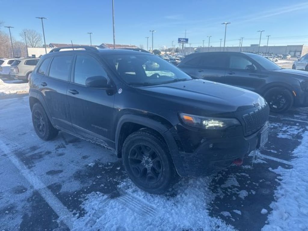 Used 2019 Jeep Cherokee Trailhawk SUV