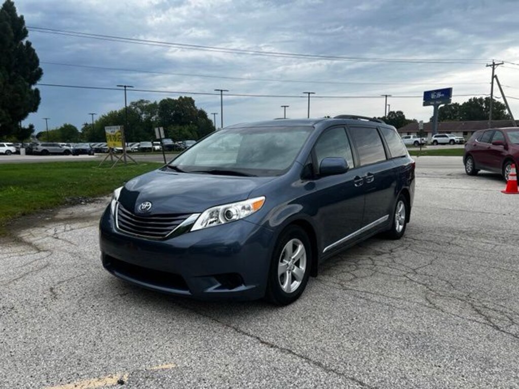Used 2015 Toyota Sienna LE Minivan/Van