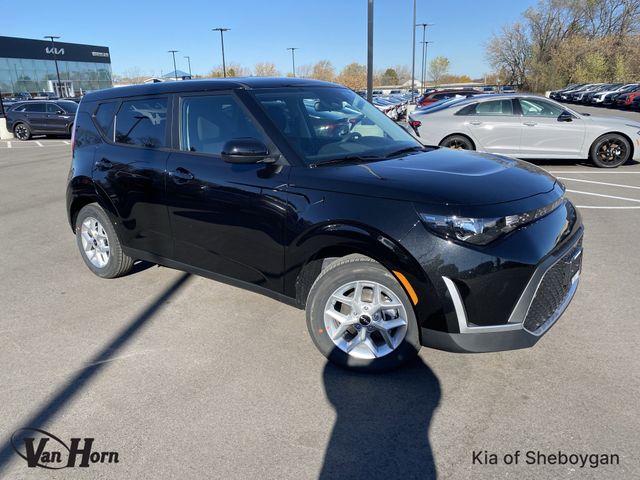 2025 Kia Soul LX's photo