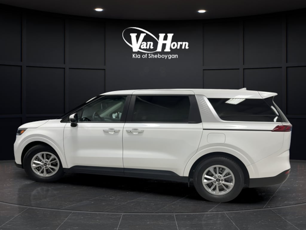 Used 2024 Kia Carnival LX Minivan/Van