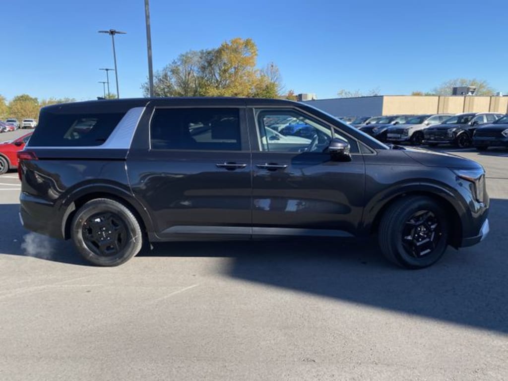 New 2026 Kia Carnival LXS Minivan/Van