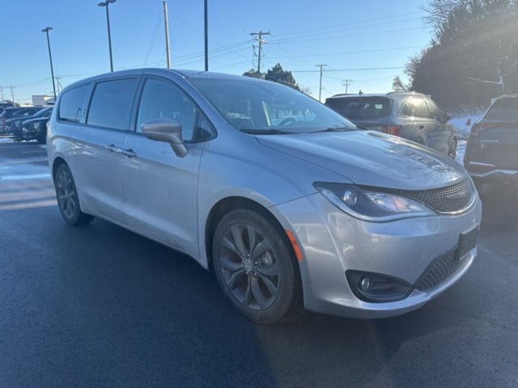 Used 2020 Chrysler Pacifica Touring Minivan/Van